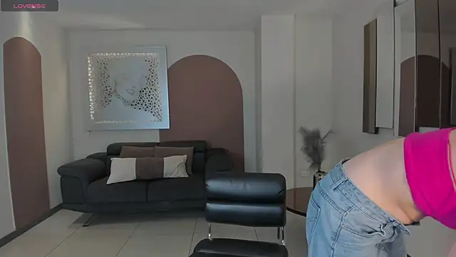 Snapshot of DaliaRose_ chatting on February 5, 2026, 8:15 pm DaliaRose online show from February 5, 2026, 8:15 pm