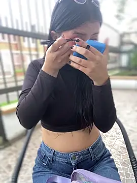 StrawberryPink  online show from March 13, 2026, 11:26 am