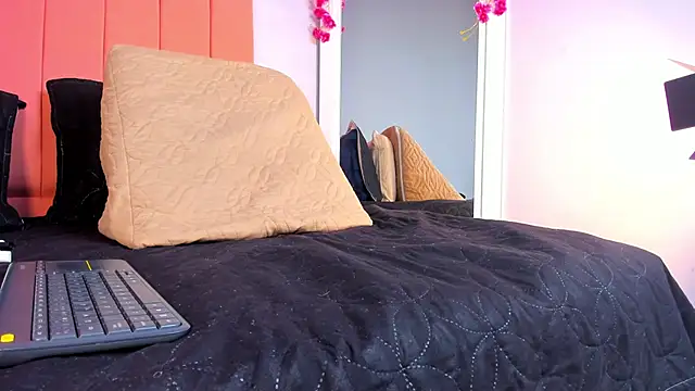 rose thompson19 online show from June 18, 2026, 7:19 pm