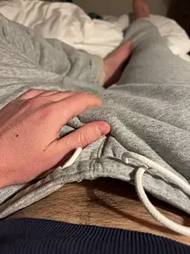 Snapshot of showtimebobby24 chatting on January 15, 2026, 7:06 pm showtimebobby24 online show from January 15, 2026, 7:06 pm