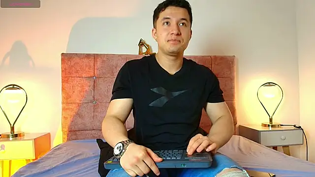 Alexander Connor online show from April 23, 2026, 12:29 pm