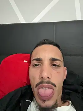 Snapshot of piccolo2002 chatting on March 23, 2026, 8:25 am piccolo2002 online show from March 23, 2026, 8:25 am