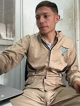 santiObrero online show from April 6, 2026, 3:13 pm