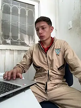 santiObrero online show from June 6, 2026, 3:06 pm