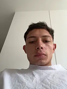 santiObrero online show from August 5, 2026, 4:12 pm