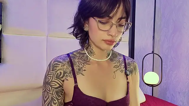 Snapshot of JuneCollins chatting on February 12, 2026, 9:25 pm JuneCollins online show from February 12, 2026, 9:25 pm