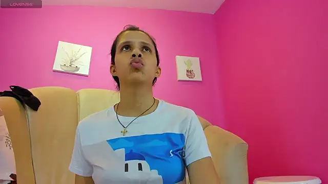 Snapshot of mitzukywinteer chatting on February 19, 2026, 8:06 pm mitzukywinteer online show from February 19, 2026, 8:06 pm