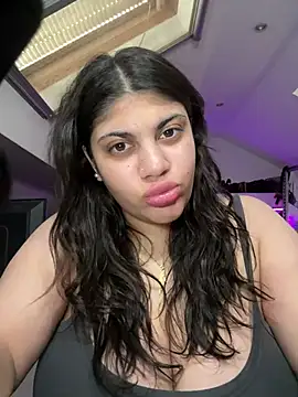 MinaKhalina online show from May 14, 2026, 12:13 pm