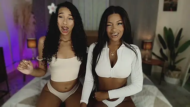 KaryMooon online show from February 8, 2026, 8:39 pm