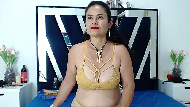 Snapshot of CrystallGomes chatting on March 16, 2026, 5:44 am CrystallGomes online show from March 16, 2026, 5:44 am