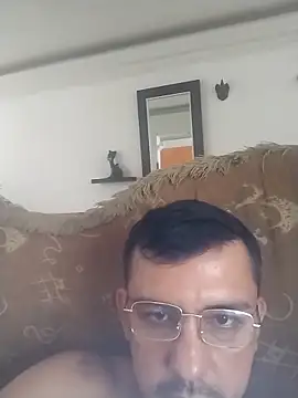 Juanstevan2724 online show from March 4, 2026, 8:05 pm