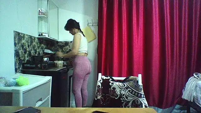 bella2322 online show from April 17, 2026, 4:10 pm