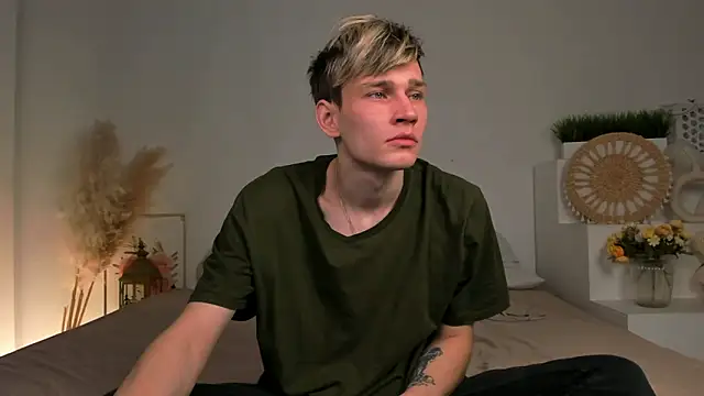 Snapshot of Volan_Starts chatting on February 8, 2026, 4:21 am Volan Starts online show from February 8, 2026, 4:21 am