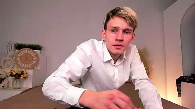 Snapshot of Volan_Starts chatting on February 2, 2026, 12:37 pm Volan Starts online show from February 2, 2026, 12:37 pm