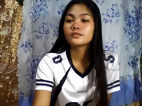 Snapshot of PinaySkinnyJust18 chatting on February 2, 2026, 10:42 pm PinaySkinnyJust18 online show from February 2, 2026, 10:42 pm