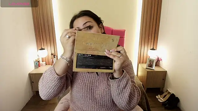 IvonneRoss  online show from April 13, 2026, 11:58 am