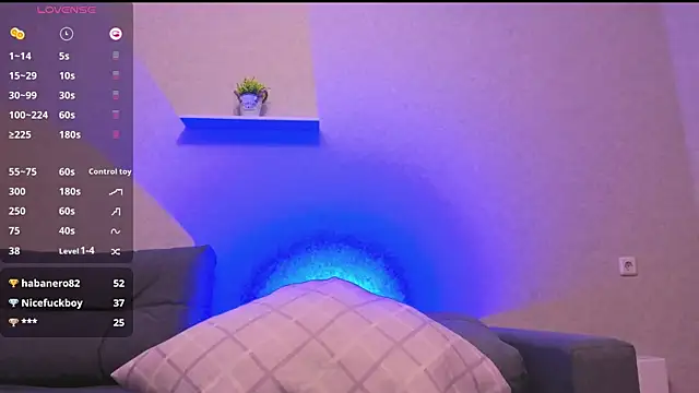 lizzyvixxxx online show from April 21, 2026, 4:35 pm