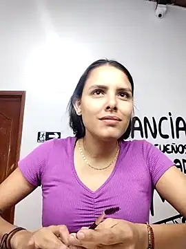 Snapshot of Catalinna_03 chatting on February 20, 2026, 11:45 am Catalinna 03 online show from February 20, 2026, 11:45 am