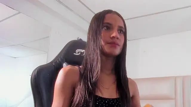 emily  mcqueen online show from April 22, 2026, 1:12 am