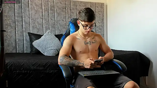 Snapshot of Calvin_Hunter chatting on March 1, 2026, 9:26 pm Calvin Hunter online show from March 1, 2026, 9:26 pm