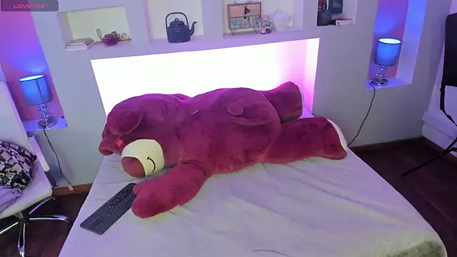 naomi campell online show from April 1, 2026, 7:22 pm