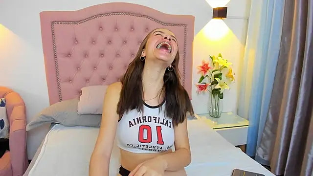 Chloekey online show from April 5, 2026, 2:13 pm