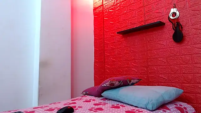 Snapshot of juliette18rose chatting on February 13, 2026, 7:14 pm juliette18rose online show from February 13, 2026, 7:14 pm