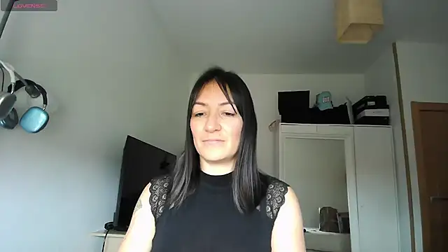 Snapshot of Yulian_Milf chatting on May 2, 2026, 11:26 am Yulian Milf online show from May 2, 2026, 11:26 am