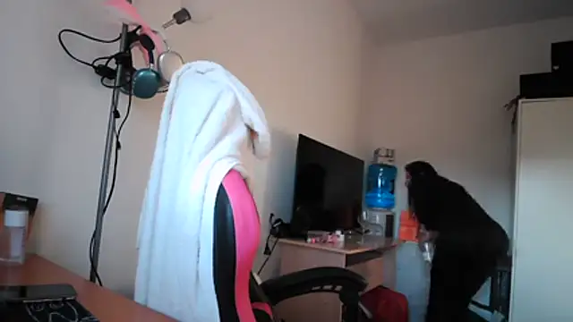 Snapshot of Yulian_Milf chatting on February 26, 2026, 4:51 pm Yulian Milf online show from February 26, 2026, 4:51 pm