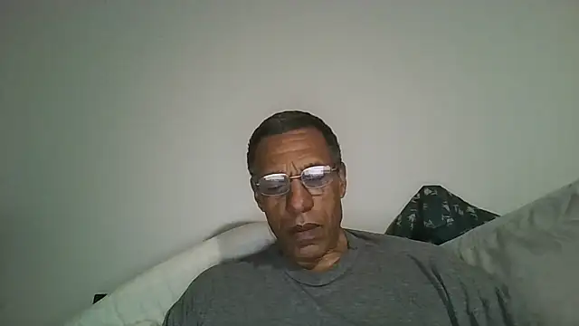 swimmer2496 online show from April 23, 2026, 1:34 am