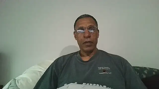 swimmer2496 online show from April 12, 2026, 2:20 pm