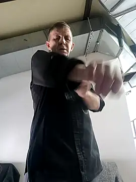 Snapshot of andrei73200 chatting on January 19, 2026, 4:16 am andrei73200 online show from January 19, 2026, 4:16 am