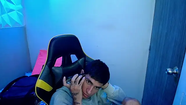 Akyra latinn online show from February 25, 2026, 12:27 pm