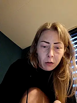 dewimp1 online show from June 10, 2026, 8:10 pm