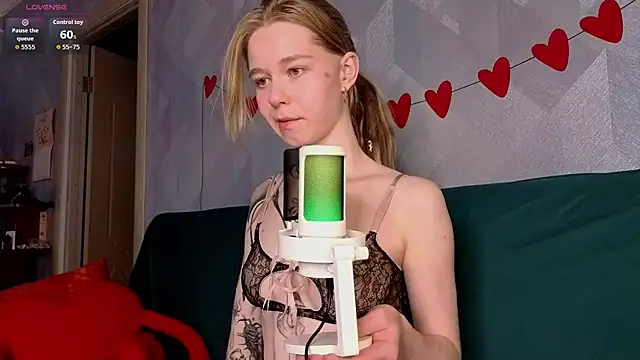 Austeja Ona online show from June 8, 2026, 6:52 pm