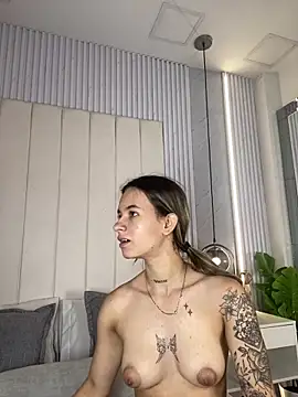 JuliaColemann online show from April 15, 2026, 11:59 am