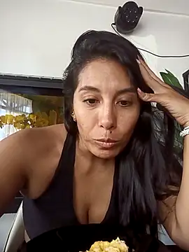 LizaLorini online show from April 4, 2026, 4:57 pm