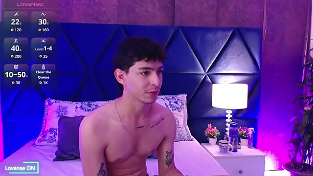 Snapshot of Logan_Woods chatting on February 11, 2026, 2:28 pm Logan Woods online show from February 11, 2026, 2:28 pm