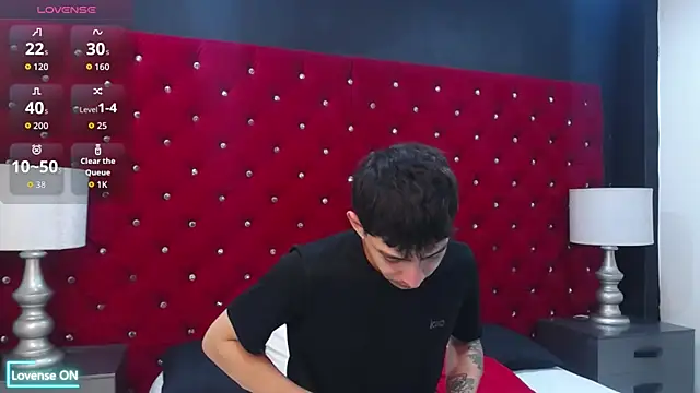 Snapshot of Logan_Woods chatting on February 5, 2026, 10:05 pm Logan Woods online show from February 5, 2026, 10:05 pm