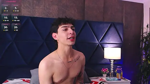 Snapshot of Logan_Woods chatting on February 20, 2026, 8:33 pm Logan Woods online show from February 20, 2026, 8:33 pm