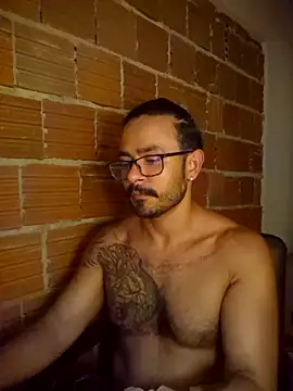 Snapshot of moreno18rn chatting on April 22, 2026, 12:39 am moreno18rn online show from April 22, 2026, 12:39 am