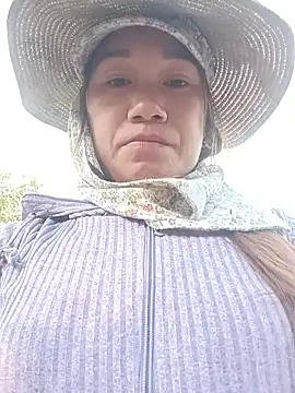 cutebobi online show from April 11, 2026, 1:02 am