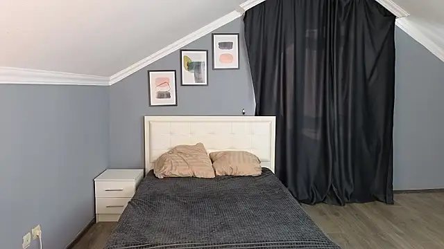 Naomi Demio online show from February 11, 2026, 9:09 am