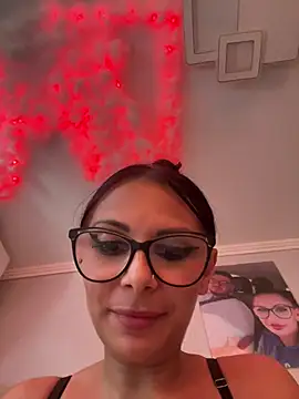 HiddendesireXO01 online show from June 3, 2026, 9:43 am