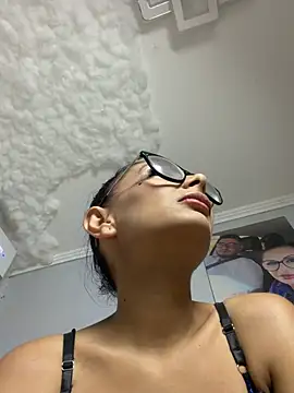HiddendesireXO01 online show from July 10, 2026, 7:25 pm