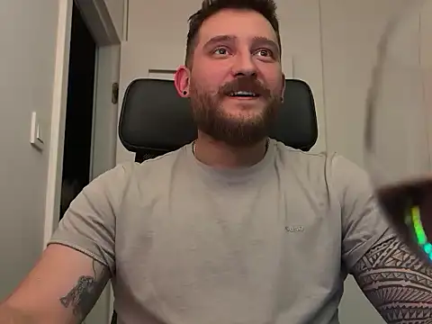 TacticalXXL7 online show from April 16, 2026, 10:12 pm