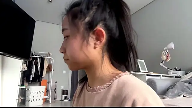 Snapshot of SweetMiaXO chatting on February 2, 2026, 4:22 am SweetMiaXO online show from February 2, 2026, 4:22 am