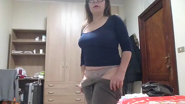 Miasexmilf online show from February 9, 2026, 5:49 am