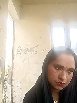 Snapshot of Cute-karisma1234 chatting on February 25, 2026, 9:31 am Cute-karisma1234 online show from February 25, 2026, 9:31 am