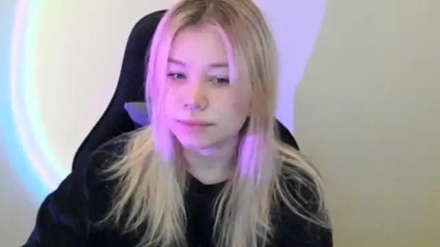 Snapshot of Lulu_Di chatting on February 19, 2026, 1:57 am Lulu Di online show from February 19, 2026, 1:57 am